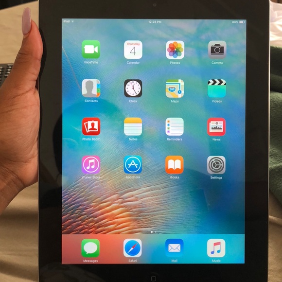 iPad - Picture 1 of 2